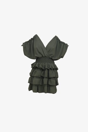 Rochie verde cu volane, cu mâneci off-the-shoulder, talie cusută și tiv ondulat în straturi, confecționată dintr-un material ușor.