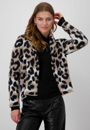 Leopardenmuster-Cardigan in Beige, Schwarz und Weiß; aus einem weichen, strukturierten Stoff, mit offenem Vorderteil und schwarzen gerippten Manschetten.