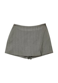 Shorts gris en tissu texturé avec des rayures verticales. Présente une légère fente sur le côté et une taille structurée.