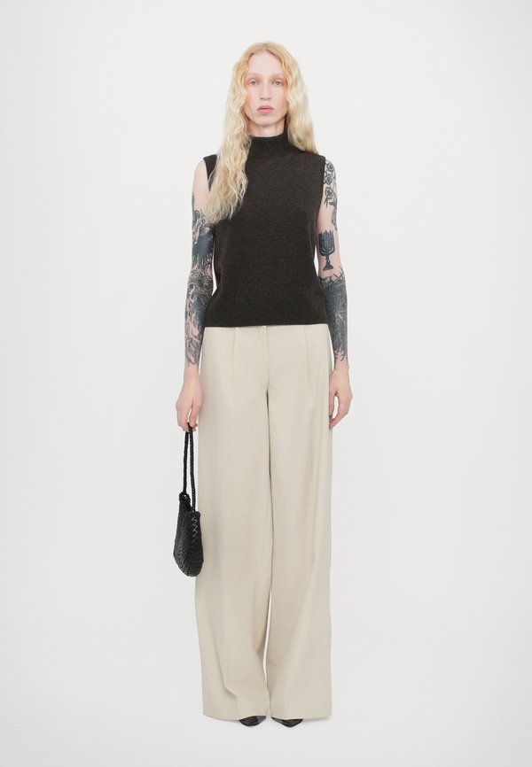 TRIPPLE LAYER TROUSERS - Trousers - stone4