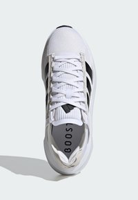 adidas Performance AVRYN X - Zapatillas de entrenamiento - cloud white   core black   grey one
