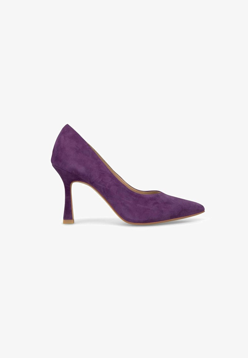 Lila Wildleder-Pumps mit einem spitzen Zeh und einem 3-Zoll-Stiletto-Absatz. Geschmeidige Textur und eine schlanke Silhouette.