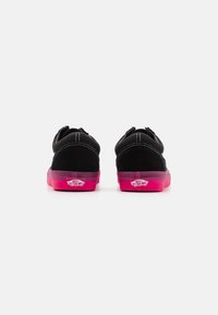 Vans OLD SKOOL UNISEX - Joggesko - sour power/hot pink