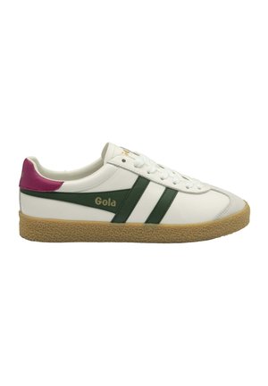 Weißer Sneaker mit grünen Streifen und lila Fersenlasche. Ausgestattet mit einer strukturierten Gummisohle und dem goldenen Gola-Logo an der Seite.
