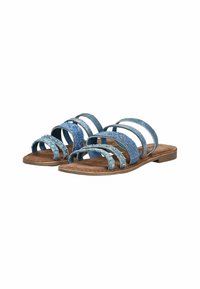 Sandali blu con più cinturini che presentano una combinazione di texture in denim e leggeri dettagli, con suola piatta e soletta imbottita.