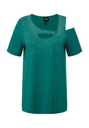 Türkise Kurzarm-T-Shirt mit einem runden Ausschnitt, das ein Cut-Out-Detail an der linken Schulter und silberne Nietenverzierungen an der Vorderseite aufweist.