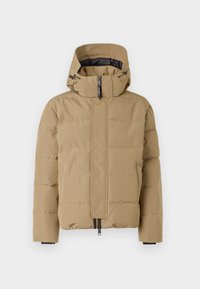 Beige pufferjakke med aftagelig hætte, lynlås foran og stitched paneler. Har elastiske manchetter og en glat overfladefinish.