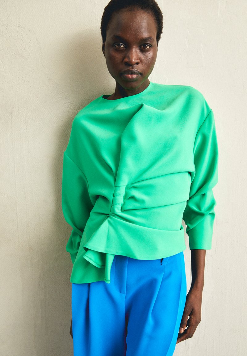 A W A K E MODE ASYMMETRIC WITH FRONT AND BACK GATHERING Camiseta De 