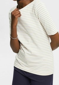 Esprit T-shirt z nadrukiem