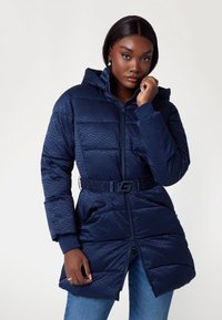 Guess SELINE LOGO MIDI PUF - Žieminis paltas - blau