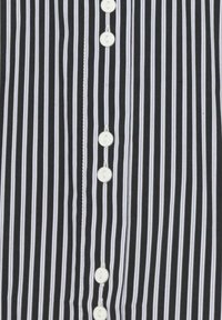 Minimum MAISY  - Bluza s gumbima - black