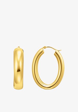 Paire de boucles d'oreilles créoles dorées brillantes, l'une vue de face et l'autre de côté avec le fermoir ouvert, sur fond blanc.