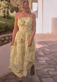 Next REGULAR FIT - Dienas kleita - yellow floral