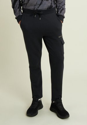 WITH CARGO POCKET AND CUFFED BOTTOMS - Pantaloni sportivi - black