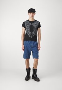 Lee CARPENTER  - Shorts - mid shade