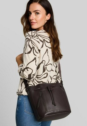 TOM TAILOR, TOM TAILOR BAGS TTANALISA BEUTELTASCHE MIT LOGO-PRÄGUNG - Cross body bag - dark brown