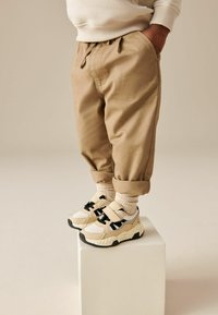 Next SIDE PULL-ON STANDARD - Pantaloni - mottled light brown