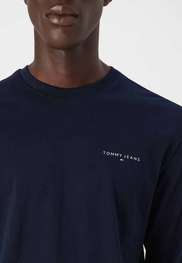 LINEAR CHEST TEE  - Long sleeved top3