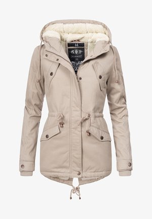 Bežna parka s kapuco obloženo s krznom, nastavljive vrvice na pasu in robu, štirimi sprednjimi žepi in rebrastimi manšeti. Ima rjave kovinske dodatke.