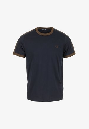 Marineblaues T-Shirt mit kurzen Ärmeln, braunem geripptem Kragen und Ärmelbündchen, verziert mit einem kleinen gestickten Logo auf der Brust. Weicher Baumwollstoff.