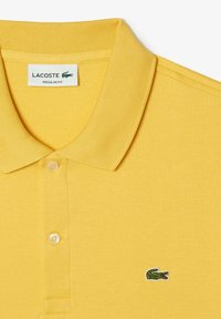 Lacoste Polo - jaune cornslik iy