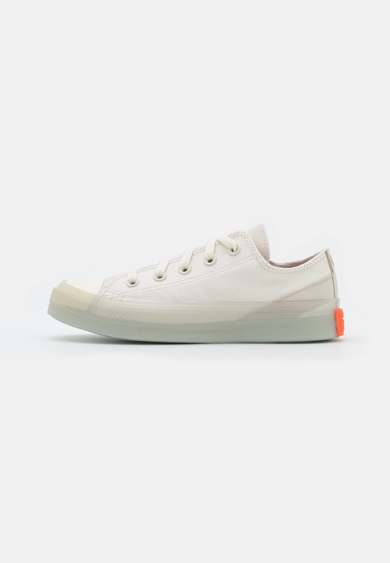 stretchy converse shoes