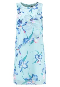 Robe sans manches à fond bleu clair, ornée de motifs d'orchidées vibrantes bleu et rose, avec un design asymétrique à couches.