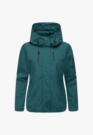 Tengerés színű vízálló dzseki magas gallérral és állítható kapucnival. Hosszú ujjak vannak rajta, és cipzáras oldalzsebekkel rendelkezik. Simább textúra, könnyű kialakítás.