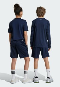 adidas Performance ESSENTIALS REGULAR FIT KIDS - Pantalón corto de deporte - legend ink   white