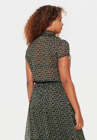 Saint Tropez LILJASZ CRINKLE SS - Pogājama blūze - black line florals