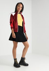 ONLY ONLNEW DALLAS SKIRT - Minifalda - black