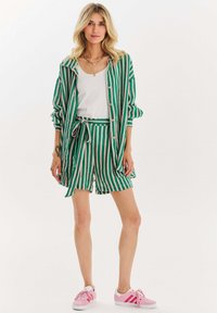 NAOKO PEPPERMINT - Šortky - green