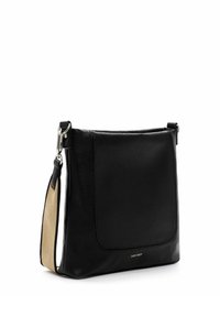 Borsa a spalla in pelle nera con finitura testurizzata, dotata di una tasca frontale prominente e di una tracolla in tela beige. Inclusi accessori in argento.