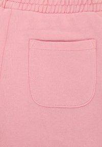 Tessuto di cotone rosa con superficie strutturata, dotato di una tasca inserita sul retro. Il design comprende una cintura elastica arricciata.