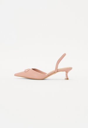 Rosa Slingback-Pumps mit spitz zulaufender Schuhspitze, glattem synthetischem Material, dekorativem Akzent und kurzem zylindrischem Absatz.