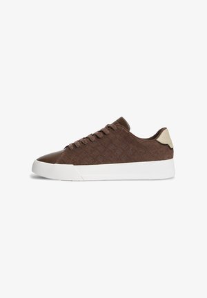 Tommy Hilfiger, TH COURT LTH MIX MONGRAM - Trainers - cocoa