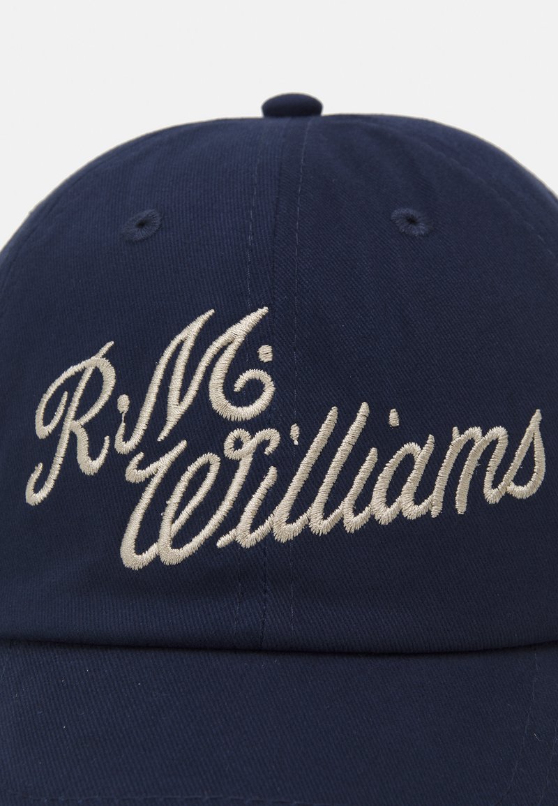 Herren Mützen, Hüte & Caps | R. M. WILLIAMS SCRIPT UNISEX Cap navy/bone/dunkelblau - XM46363 Herren Mützen, Hüte & Caps | R. M. WILLIAMS SCRIPT UNISEX Cap navy/bone/dunkelblau - XM46363