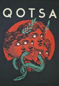 Fire overlapping klassiske hoder med laurbærkranser og tomme øyne, en grønn slange som slynger seg gjennom dem, rød sirkel bakgrunn, og "QOTSA" tekst over.