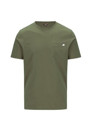 T-shirt di cotone verde oliva con maniche corte, colletto a giro e taschino sul lato sinistro con un piccolo logo.