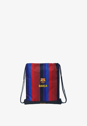 Worek na sznurek z pionowymi czerwonymi, niebieskimi i czarnymi paskami, z herbem FC Barcelony i żółtym tekstem "BARÇA" z przodu.