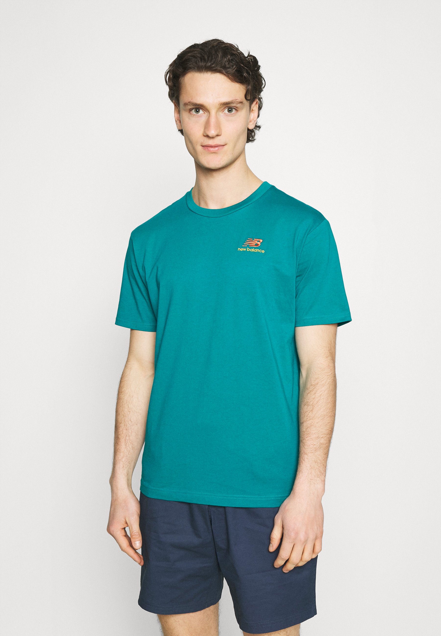 New Balance ESSENTIALS EMBROIDERED TEE 