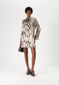 Malina AWA MINI DRESS - Koktailové šaty/večierkové šaty - gold