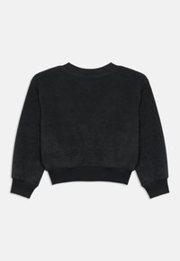 Czarny skrócony sweatshirt wykonany z miękkiego materiału. Posiada ściągacze przy mankietach i dekolcie, charakteryzuje się gładką teksturą i prostym wzornictwem.