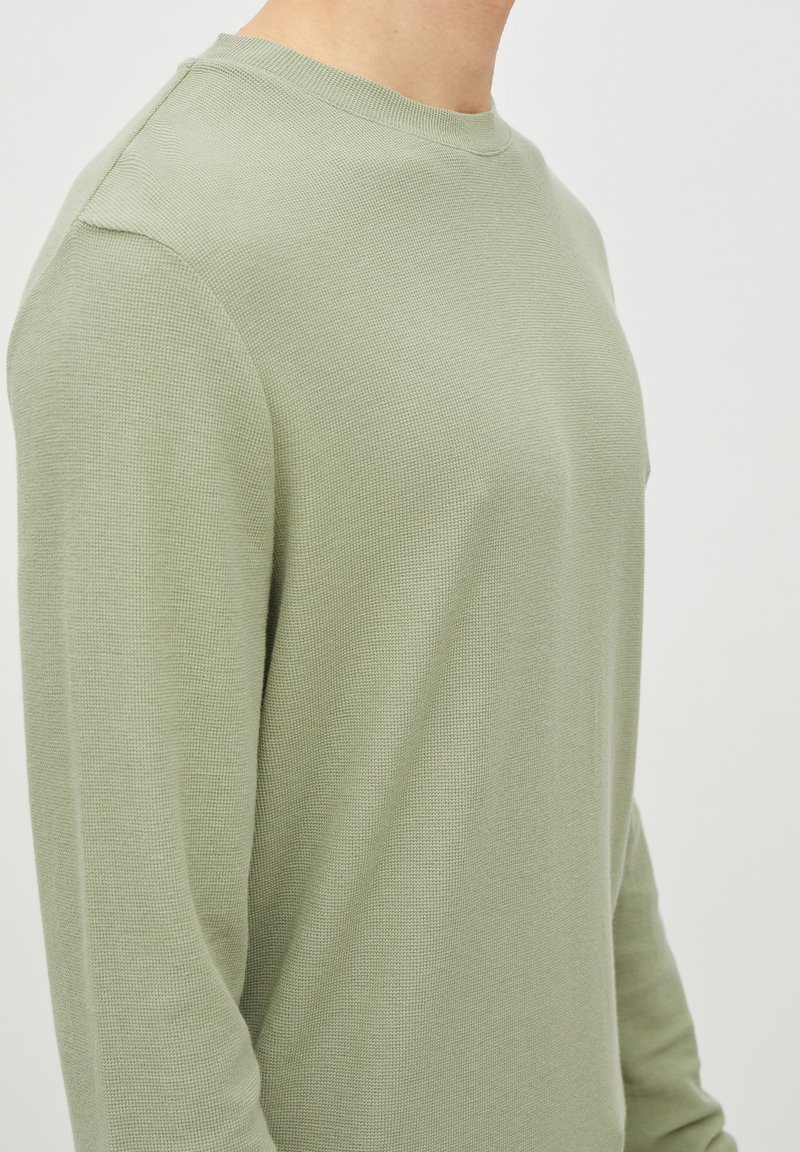 Herren T-shirts & Polos | NN07 LANGARM MIT WAFFEL Strickpullover oil green/oliv - QT89263 Herren T-shirts & Polos | NN07 LANGARM MIT WAFFEL Strickpullover oil green/oliv - QT89263