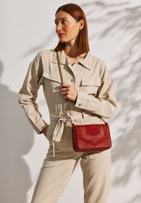 nat & nin CAPRI - Borsa a tracolla - brick red