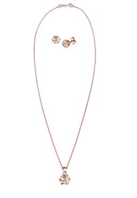 Halskette aus Roségold mit einer dünnen Kette und einem floralen Anhänger, der einen zentralen transparenten Stein zeigt, begleitet von passenden blumenförmigen Ohrsteckern.