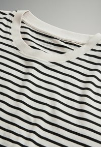 THE SET REGULAR FIT - SHORT SLEEVE  4 PACK  - T-shirts basic - black   dark khaki   light green   stripe