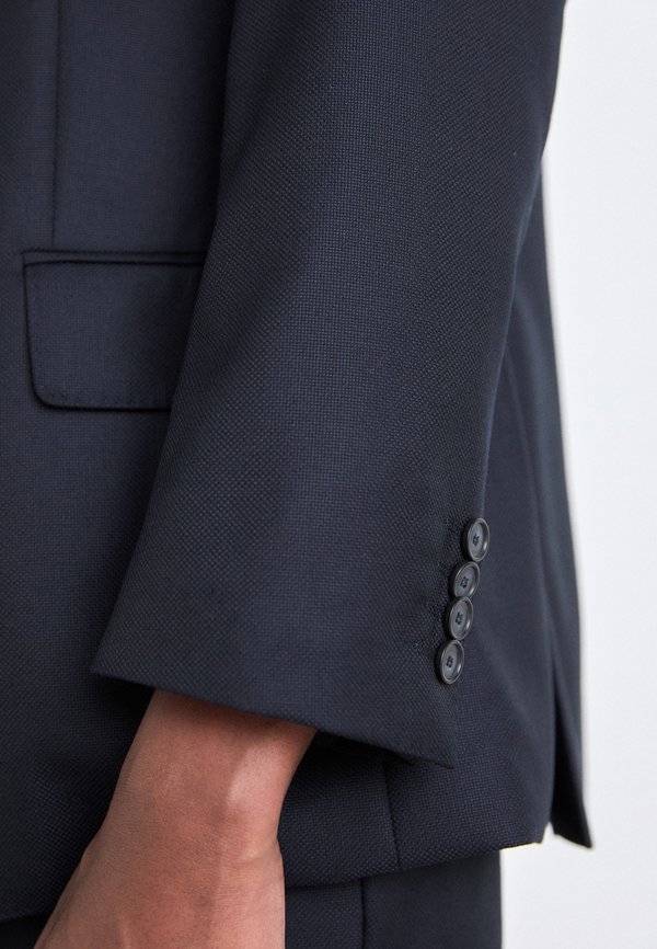 BECKHAM X BOSS SUIT - Suit4