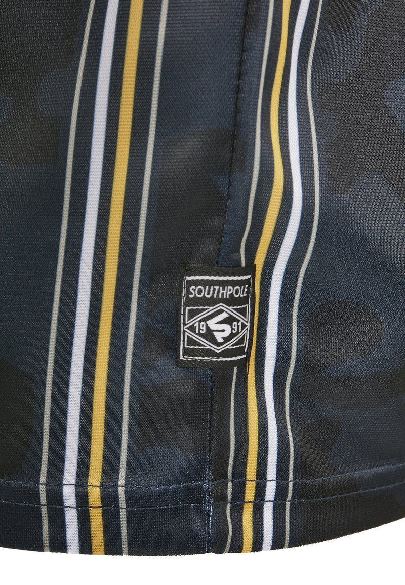 Herren T-Shirts basic | Southpole SOUTHPOLE HERREN THIN VERTICAL STRIPES AOP T-SHIRT T-Shirt print navy/dunkelblau - OA30825 Herren T-Shirts basic | Southpole SOUTHPOLE HERREN THIN VERTICAL STRIPES AOP T-SHIRT T-Shirt print navy/dunkelblau - OA30825