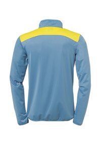 Lichtblauwe jas met een gele schouderaccent, lange mouwen en een staande kraag. Gemaakt van glad, licht glanzend materiaal.